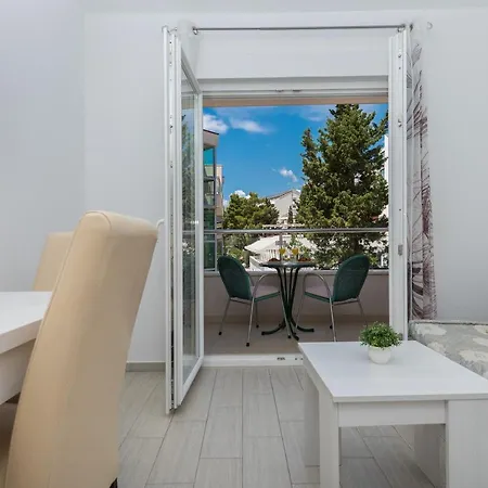Libertas Beach Apartment *